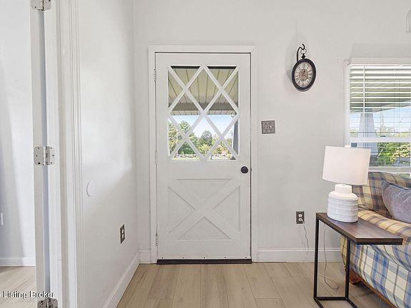 5th image of 504 Mount Carmel Rd