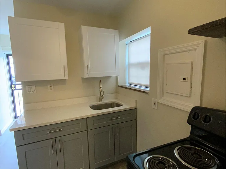 76 Garden City Ave — Photo 7