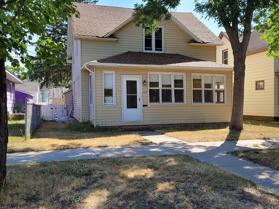 1st image of 424 17th Ave N