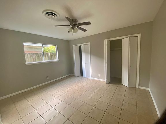 5th image of 950 Iris Ln