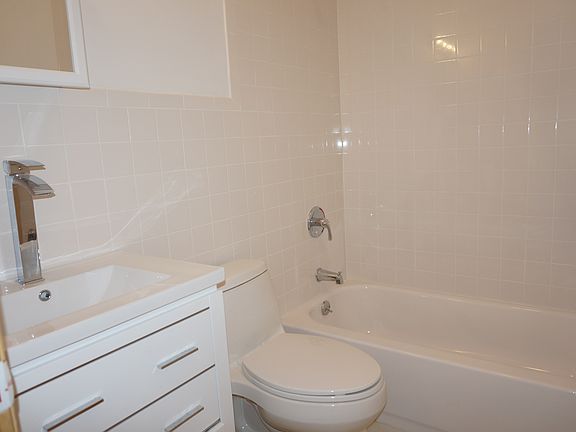 5th image of 4312 34th Ave #3