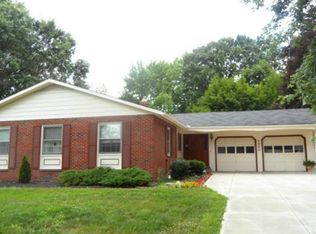 5904 Gareau Dr, North Olmsted, OH