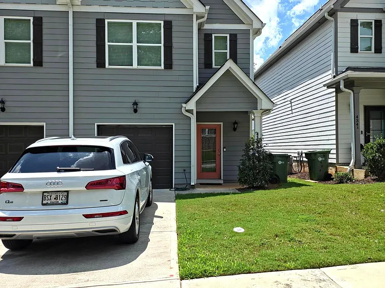 430 Village Creek Dr #B — Photo 2