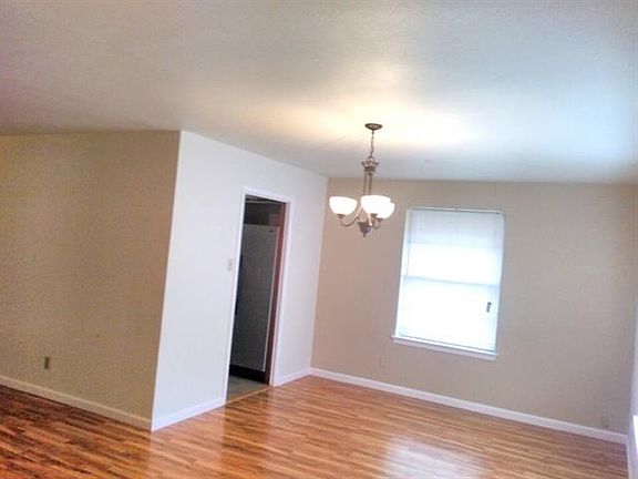 3rd image of 136 Williams Ave
