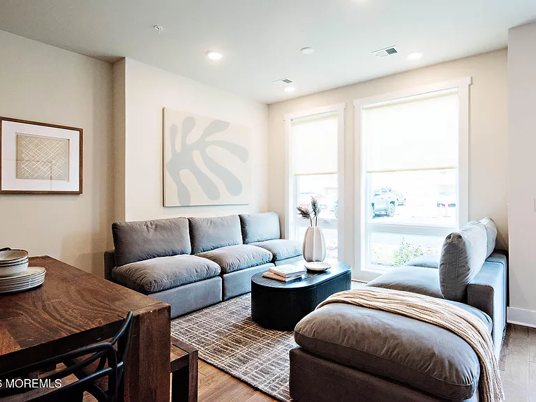 1403 Kingsley St #209 — Photo 9