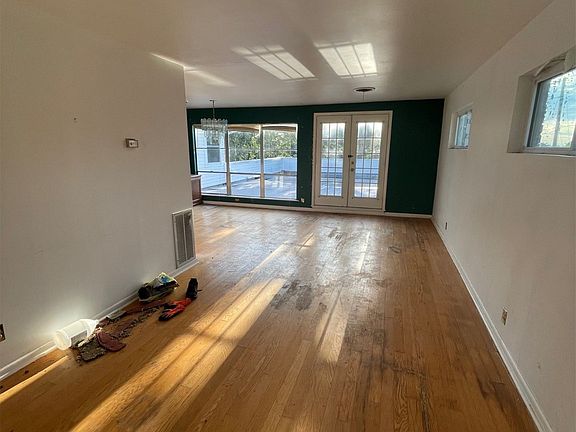 2nd image of 701 S 15th St