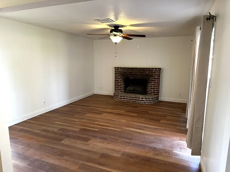 33 Russell Ave — Photo 12