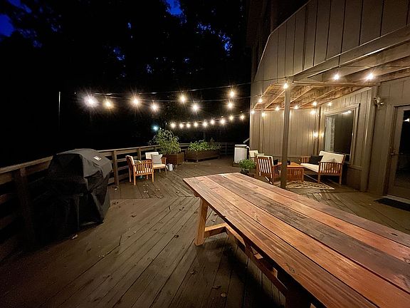 3rd image of 572 Lakeview Vlg