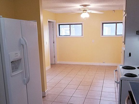 Kitchen Looking to Dining Rm