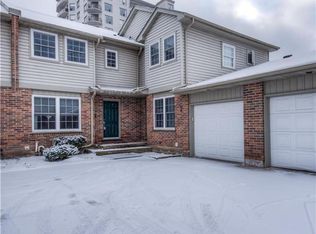 250 Keats Way #6, Waterloo, ON N2L 6J5