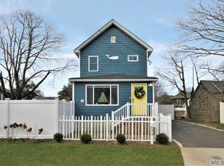 74 Grove Ave, Patchogue, NY 11772