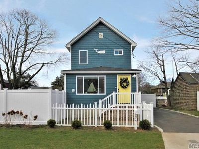 74 Grove Ave, Patchogue, NY, 11772