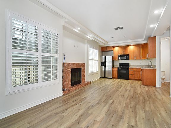 5th image of 12042 Hart St APT 3