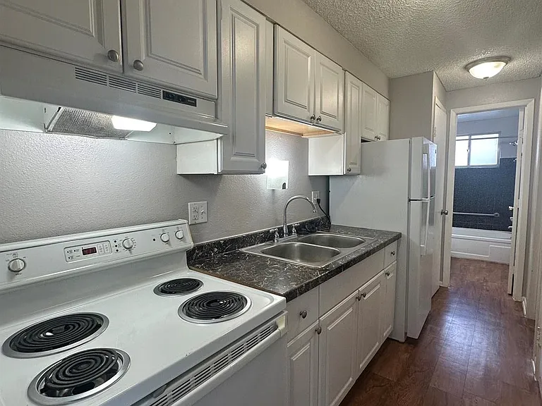 3350 S Grant St — Photo 3