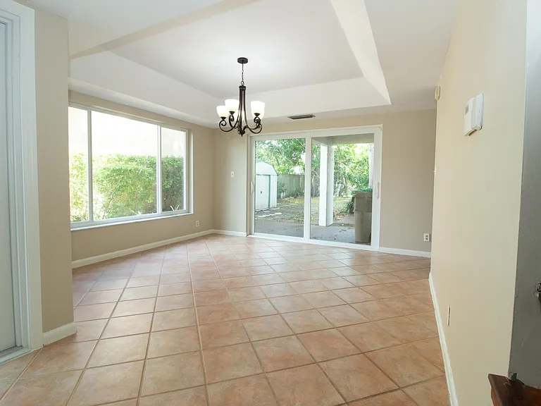 8321 SW 39th Ct — Photo 6