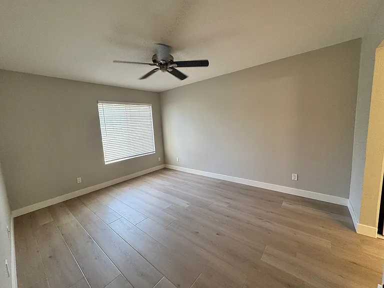 5545 Canoga Ave #103 — Photo 13