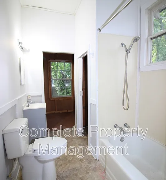 1822 Exeter Ave — Photo 5
