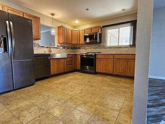 3rd image of 872 Weedel Dr