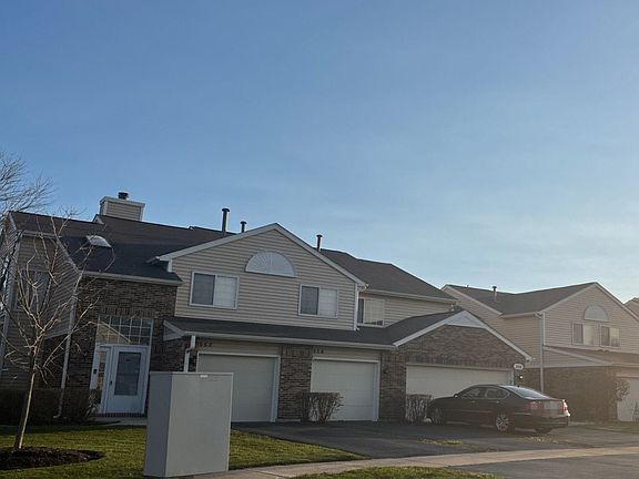 3rd image of 558 Canterbury Dr
