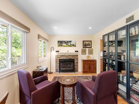 3rd image of 13 Nightingale Ln #13