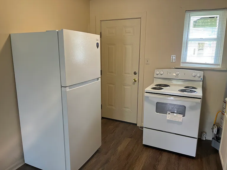 694 Hickory St — Photo 3