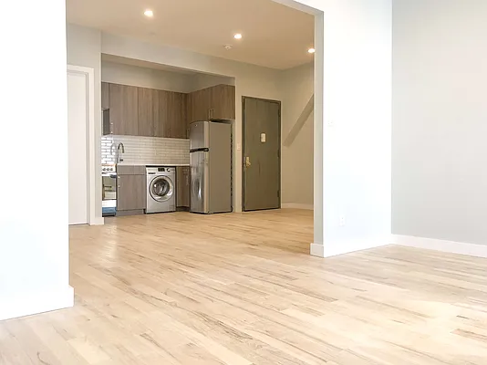 Rented by Realty 2000 Associates Ltd | media 14