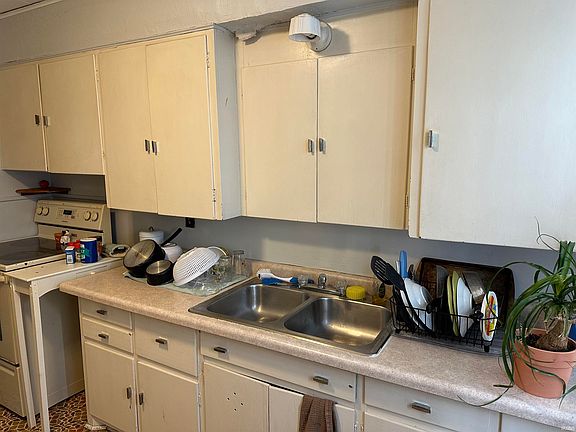 5th image of 1401 N Linden St