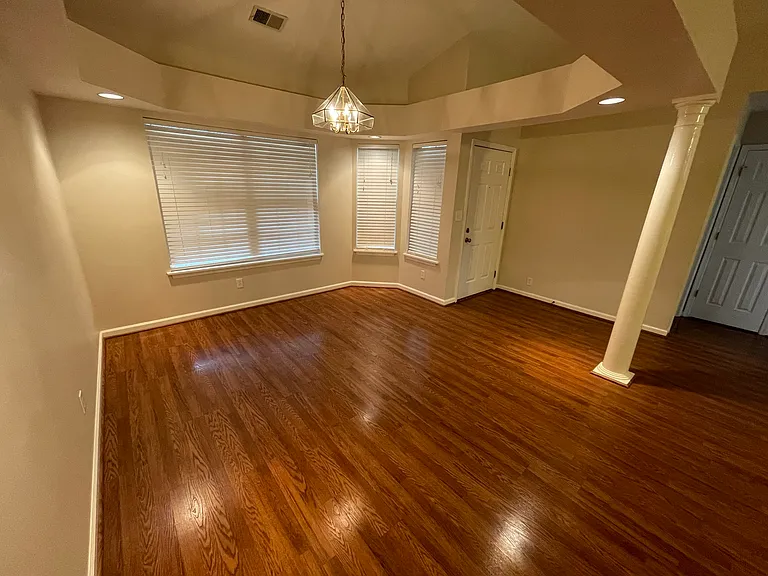 10715 Hickory Cove Ct — Photo 2