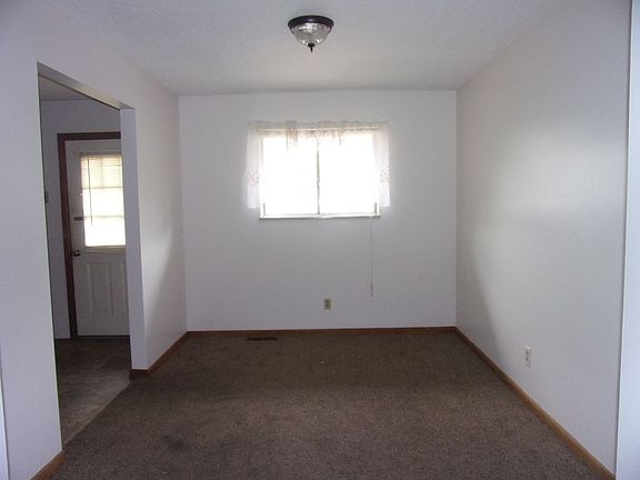 3rd image of 910 30th St APT 2