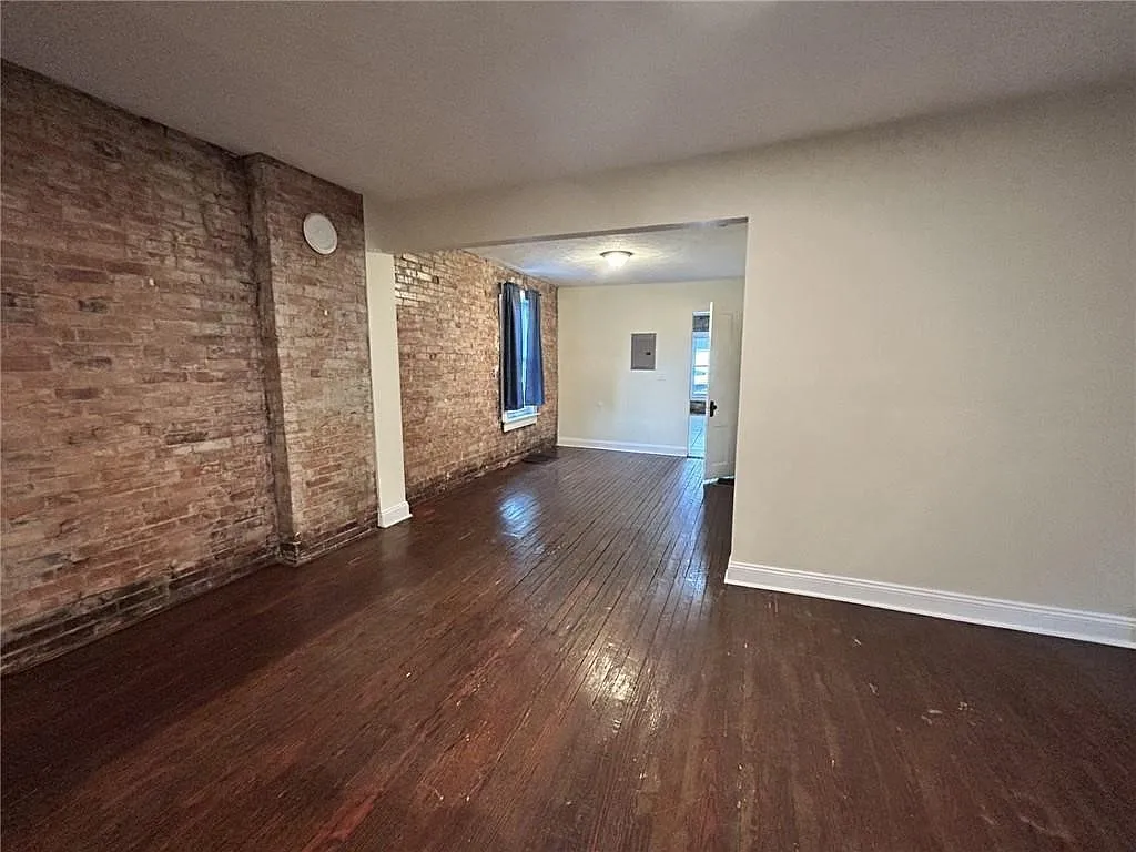2 bed, 1.0 bath, 1100 sqft, $1,150 — Photo 2