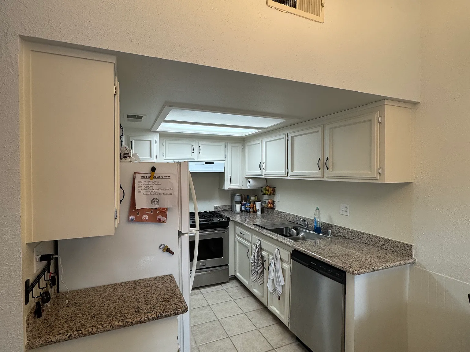 2 bed, 1.5 bath, 977 sqft, $1,800 — Photo 3