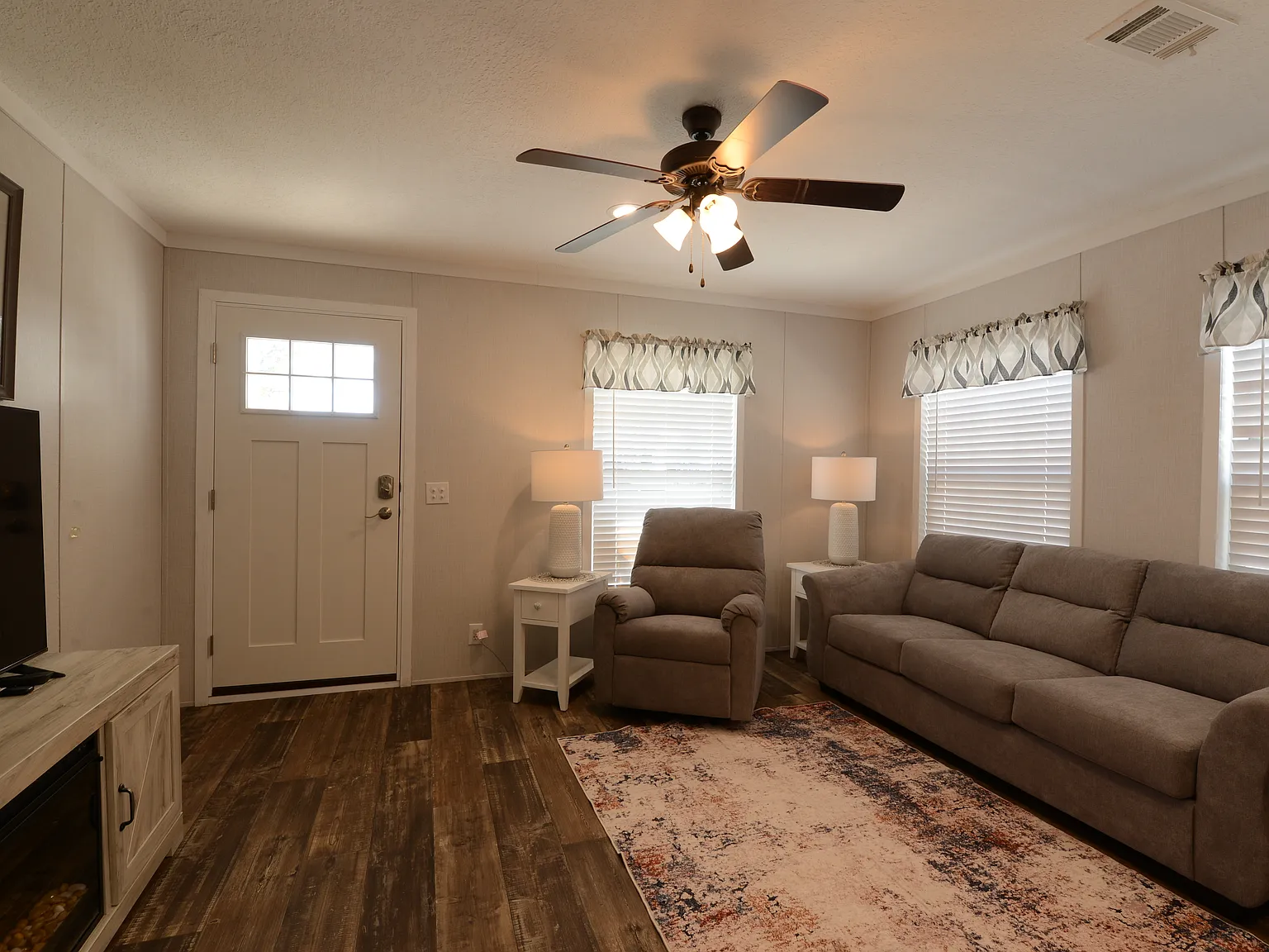 2 bed, 2.0 bath, 900 sqft, $2,100 — Photo 3