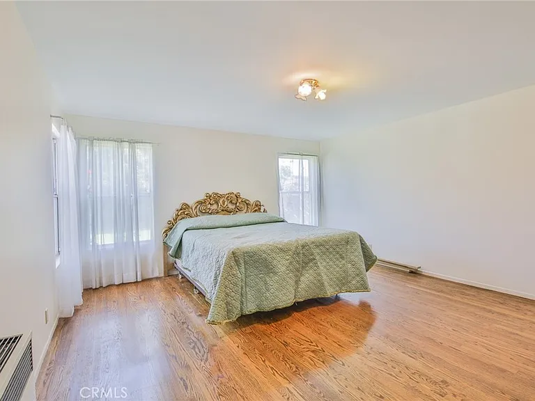 3744 Pine Ave — Photo 16