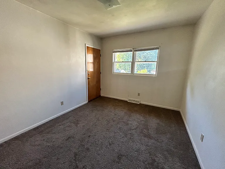 435 W 10th St #7 — Photo 4