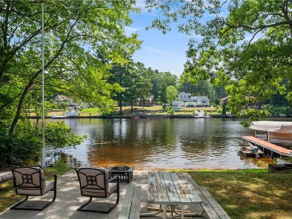 187 Lakehurst Dr, Coventry, RI 02816