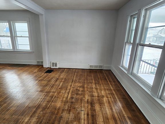 2nd image of 107 Davidson Ave Floor 1