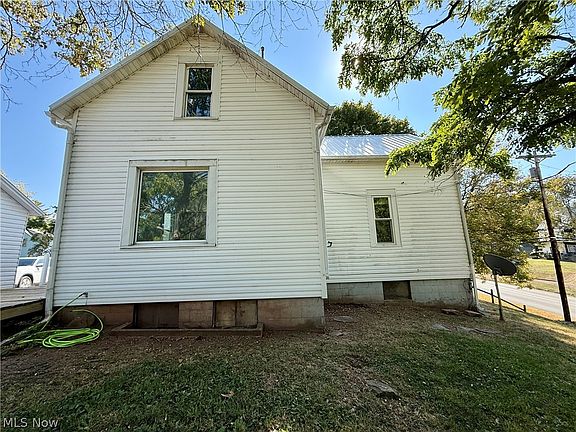 4th image of 220 Oaklawn Ave