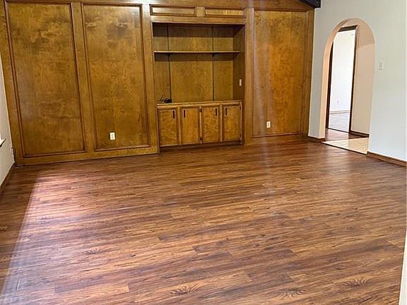 3rd image of 5916 N 36th St