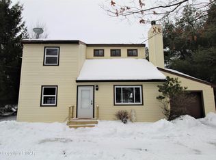 12 Hughes Ln, Albrightsville, PA 18210