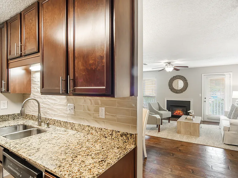 Lakeshore Pointe Apartment Homes — Photo 7