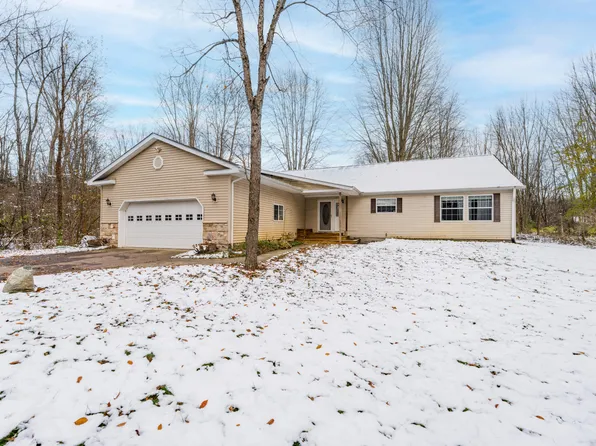 815 7th St, Plainwell, MI 49080