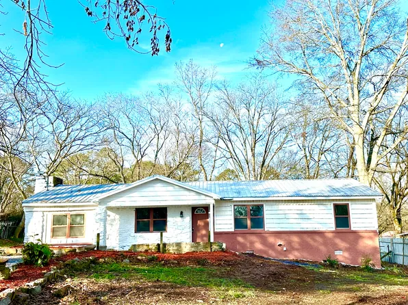 1702 Bonds St, Albertville, AL 35951