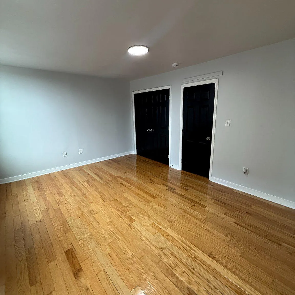 2 bed, 1.0 bath, 918 sqft, $2,400 — Photo 4