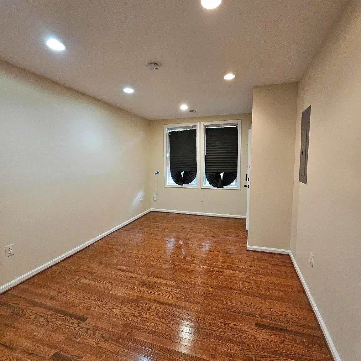 3 bed, 2.0 bath, 2064 sqft, $3,254 — Photo 4