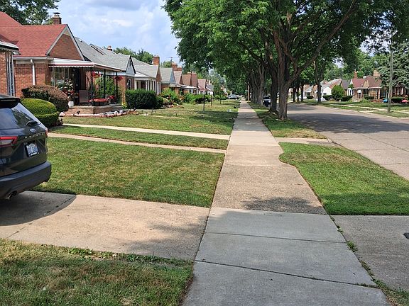 3rd image of 18259 Rosemont Ave