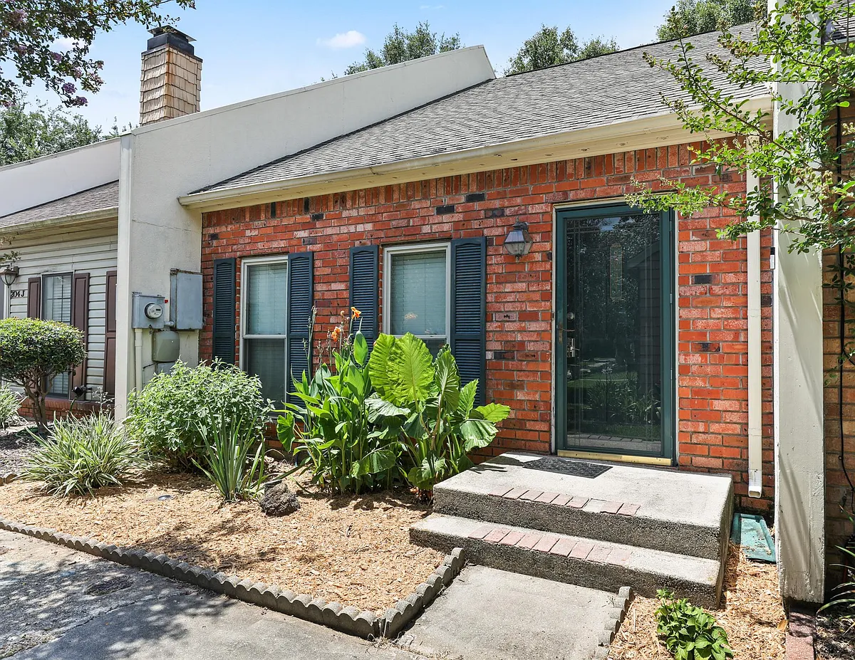 Building Photo - 202 Long Plantation Blvd #J