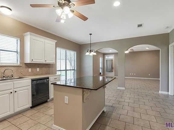 3rd image of 40435 Bailey Dr