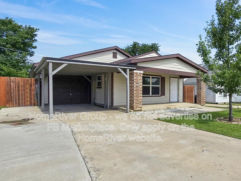 1332 Driess St — Photo 2