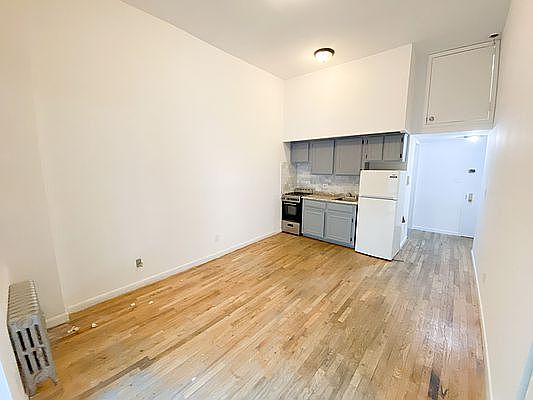 1st image of 2333 1st Ave #1R