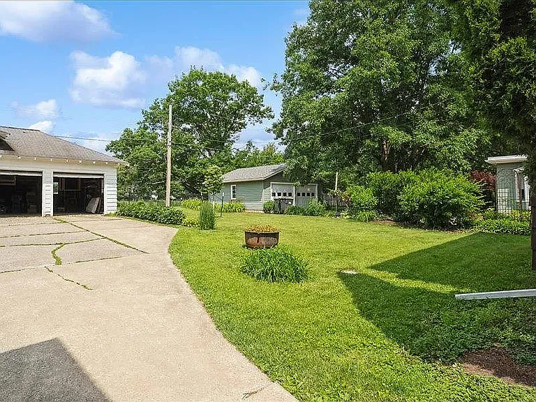 525 Oakland Ave — Photo 11